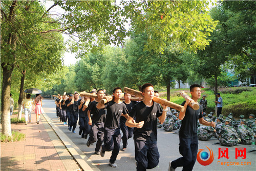 今日女报/凤网宝贝体验营 湖南警察学院