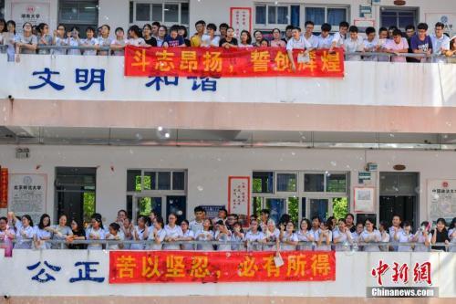 千禧宝宝首上高考考场