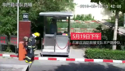 电影刚要开场，哗啦啦走了一排人！知道真相后，网友泪目了&hellip;