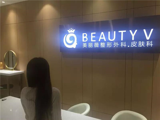 一套10元起，你朋友圈晒的自拍照可能被售卖&hellip;&hellip;请务必小心！