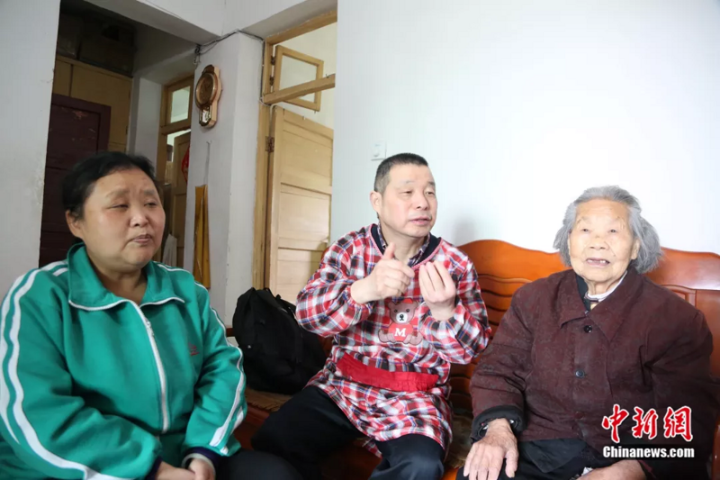 桃姐 百岁保姆照顾母女两代人