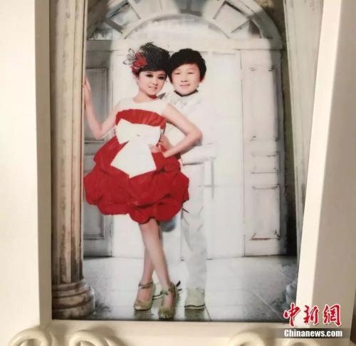 袖珍夫妻 童话世界 核雕创业 直播达人