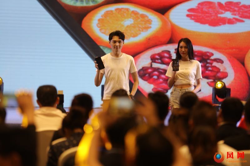 入影投影手机 凤凰传奇 微型投影