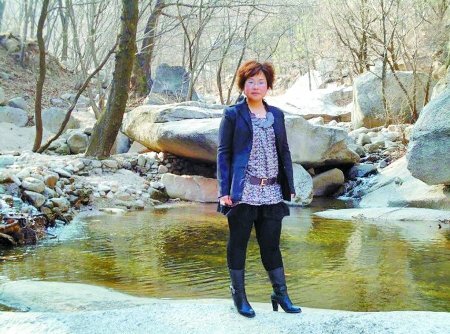 何明霞 女编辑下河救人遇难