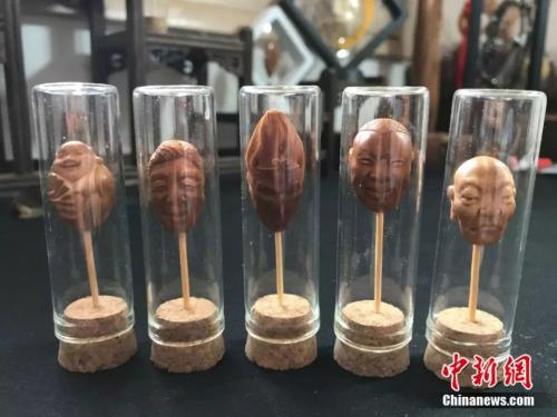 袖珍夫妻 童话世界 核雕创业 直播达人